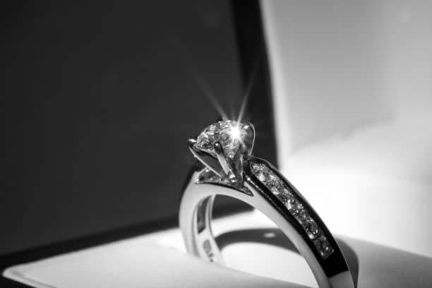 How to pick the perfect engagement ring 3 pick the perfect engagement ring