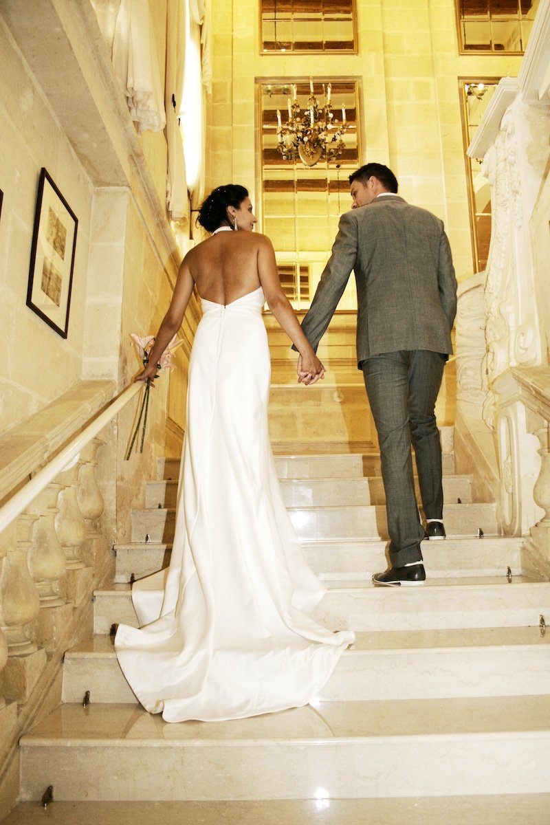 How to pose for your wedding photos 1 How to pose for your wedding photos