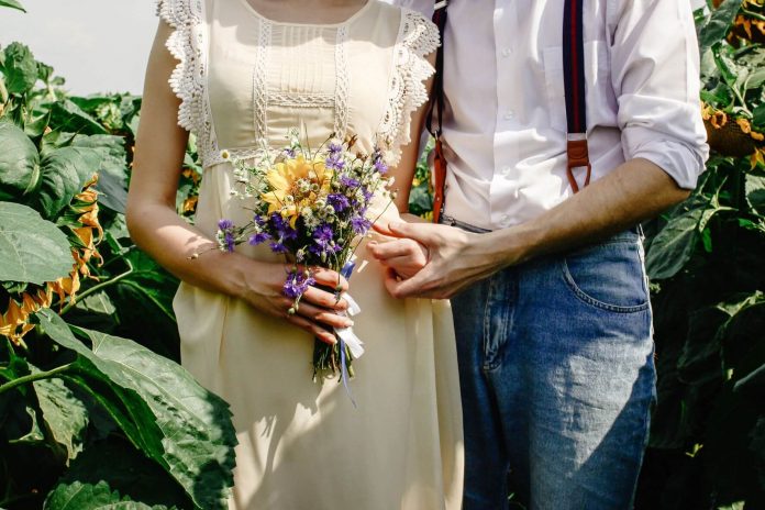 Sustainable Wedding clothes and bouquet
